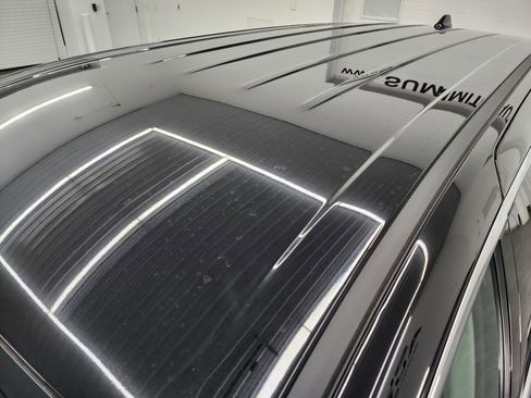 Used 2024 Chrysler Pacifica Touring-L image 4