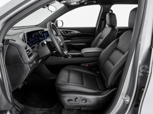 Used 2025 Chevrolet Traverse LT w/ LPO, Floor Liner Package FWD image 29