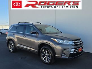 Used 2017 Toyota Highlander XLE image 1