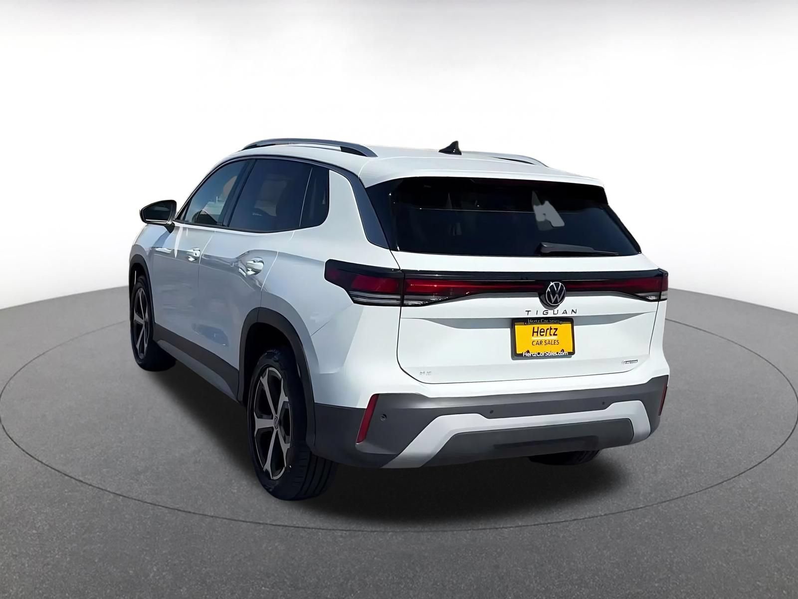 Used 2026 Volkswagen Tiguan SE AWD/4WD image 10