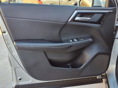 Used 2024 Mitsubishi Outlander SE image 18