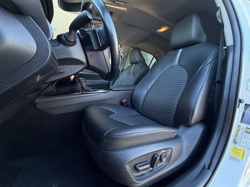 Used 2024 Toyota Camry SE image 5