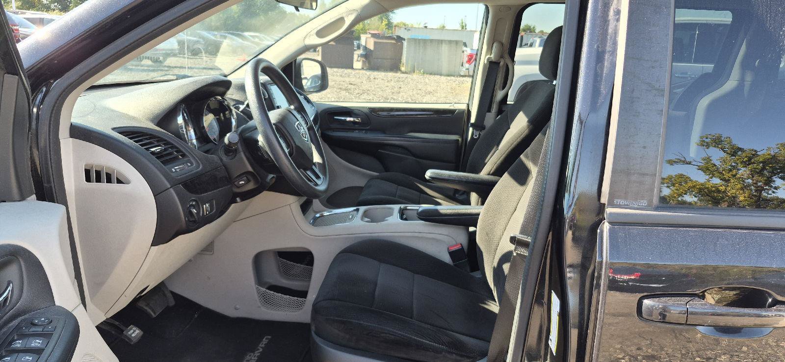Used 2012 Dodge Grand Caravan SXT FWD image 2