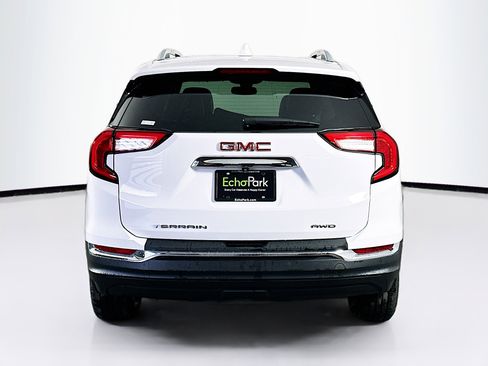 Used 2024 GMC Terrain SLT image 7