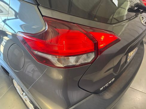 Used 2019 Nissan Kicks S FWD image 10