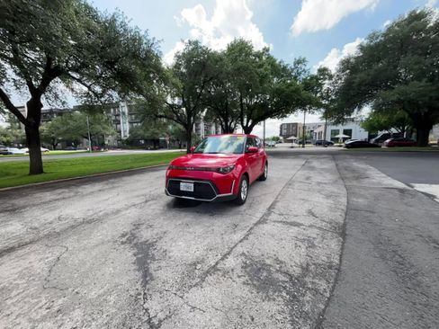 Used 2025 Kia Soul LX w/ LX Technology Package FWD image 16