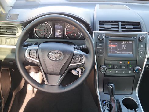Used 2015 Toyota Camry SE FWD image 23