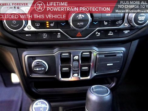 Used 2022 Jeep Gladiator Overland image 17