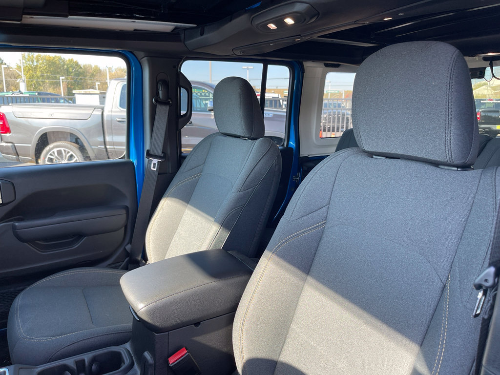 Used 2025 Jeep Wrangler Unlimited Sport AWD/4WD image 14