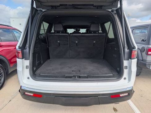 Used 2024 Jeep Wagoneer L Series II RWD image 26
