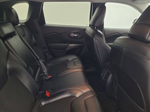 Used 2020 Jeep Cherokee Latitude Plus image 19