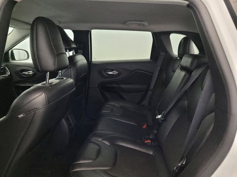 Used 2021 Jeep Cherokee Latitude Plus AWD/4WD image 18