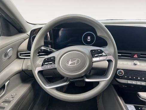 Used 2024 Hyundai Elantra Blue image 12