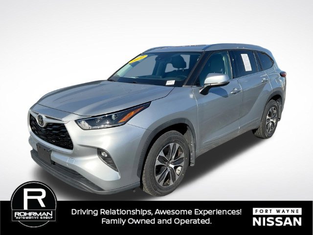 Used 2021 Toyota Highlander XLE AWD/4WD image 1