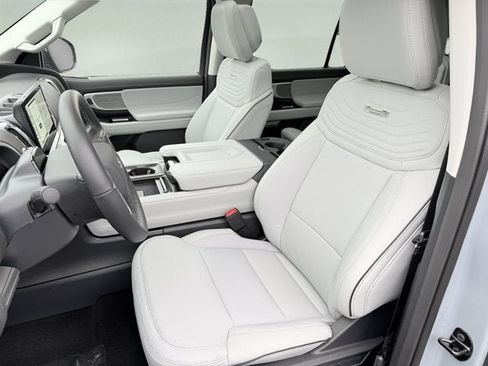 New 2027 Ford Expedition Platinum w/ Platinum Ultimate Package AWD/4WD image 9
