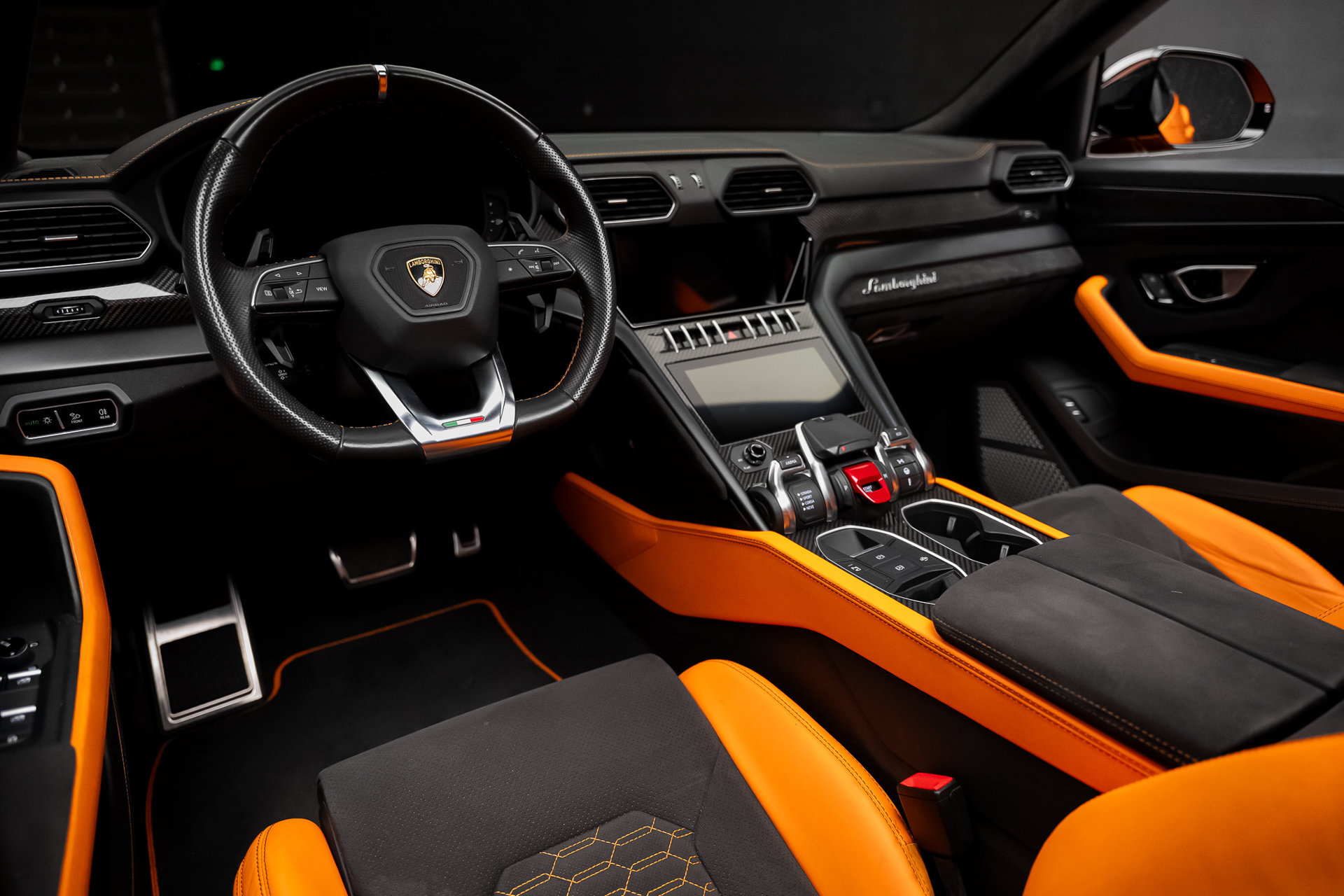 Used 2021 Lamborghini Urus AWD/4WD image 2