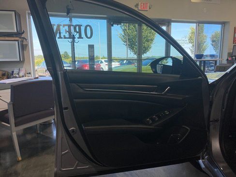 Used 2022 Honda Accord Sport image 11