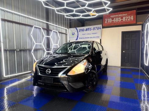 Used 2016 Nissan Versa SV image 11