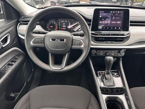 Used 2022 Jeep Compass Sport image 10