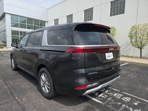 Used 2024 Kia Carnival LX image 6