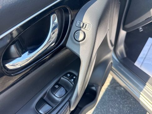 Used 2017 Nissan Rogue Sport SL AWD/4WD image 23