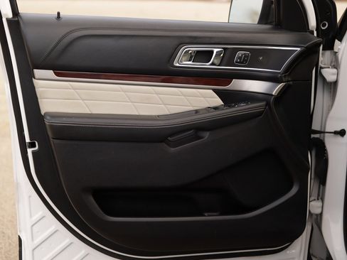 Used 2017 Ford Explorer Platinum image 26