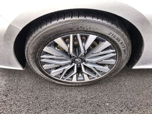 Used 2024 Nissan Altima 2.5 SV image 10