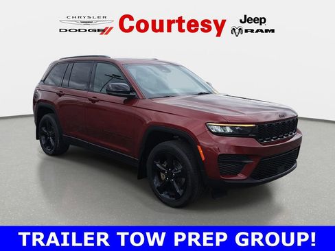 Certified 2023 Jeep Grand Cherokee Altitude AWD/4WD image 1