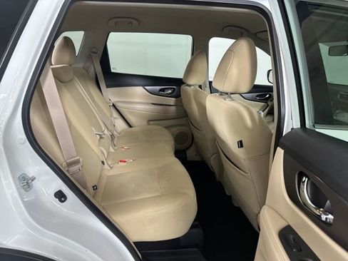 Used 2016 Nissan Rogue SV w/ SV Premium Package image 27