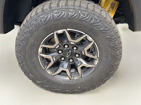 New 2026 Chevrolet Colorado ZR2 w/ Technology Package AWD/4WD image 34