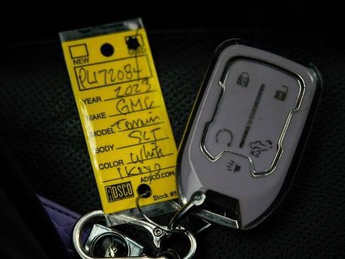 Used 2023 GMC Terrain SLT image 34