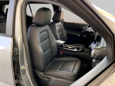 Used 2025 Chevrolet Equinox LT w/ Convenience Package II FWD image 9