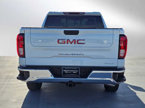 Used 2025 GMC Sierra 1500 SLE w/ Preferred Package image 4
