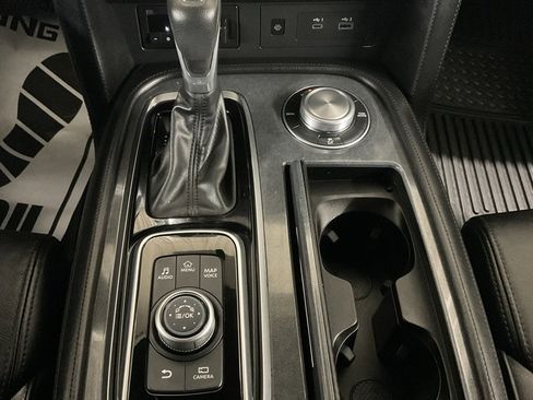 Used 2024 Nissan Armada SL w/ Midnight Edition Package image 21