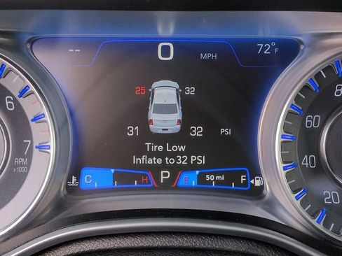 Used 2022 Chrysler 300 Touring image 29