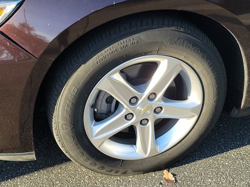 Used 2020 Chevrolet Malibu LS image 2