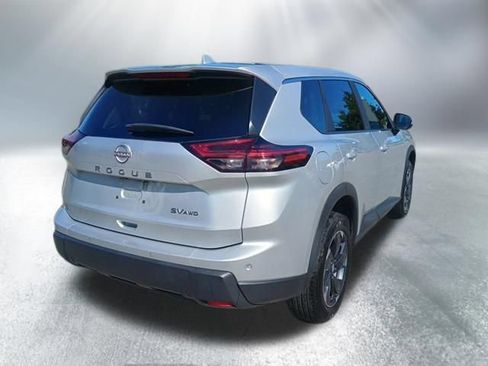 Used 2024 Nissan Rogue SV AWD/4WD image 5