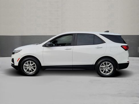 Used 2023 Chevrolet Equinox LS w/ LS Convenience Package image 3