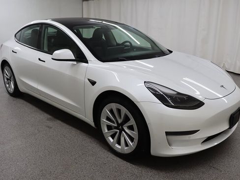 Used 2021 Tesla Model 3 Standard Range Plus RWD image 1