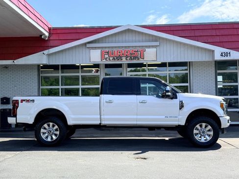 Used 2019 Ford F350 Platinum w/ FX4 Off-Road Package AWD/4WD image 2