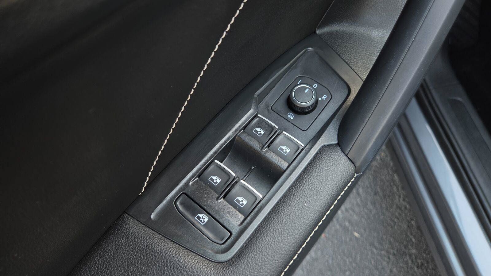 Certified 2023 Volkswagen Tiguan SE AWD/4WD image 18