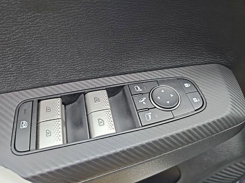 Used 2023 Mitsubishi Outlander SEL image 12