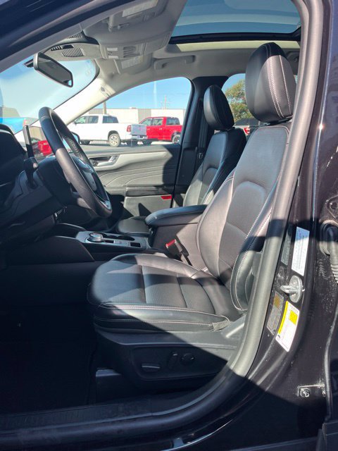 Used 2025 Ford Escape Platinum AWD/4WD image 32