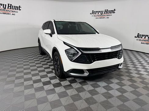 Used 2024 Kia Sportage LX image 7