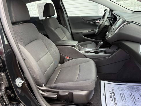 Used 2017 Chevrolet Malibu LT FWD image 17