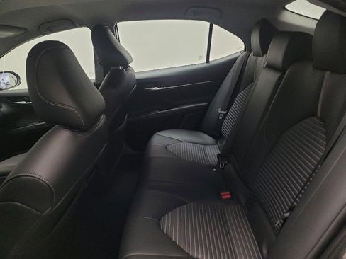 Used 2018 Toyota Camry SE image 18