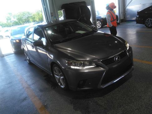 Used 2016 Lexus CT 200h w/ Navigation Package FWD image 5