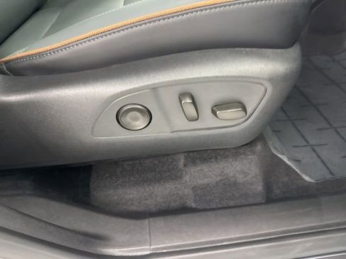 Used 2025 GMC Acadia AT4 image 30