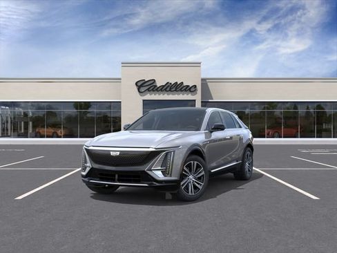Used 2026 Cadillac Lyriq Luxury w/ LPO, Floor Liner Package AWD/4WD image 8
