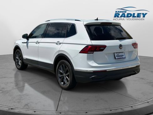 Certified 2022 Volkswagen Tiguan SE FWD image 4